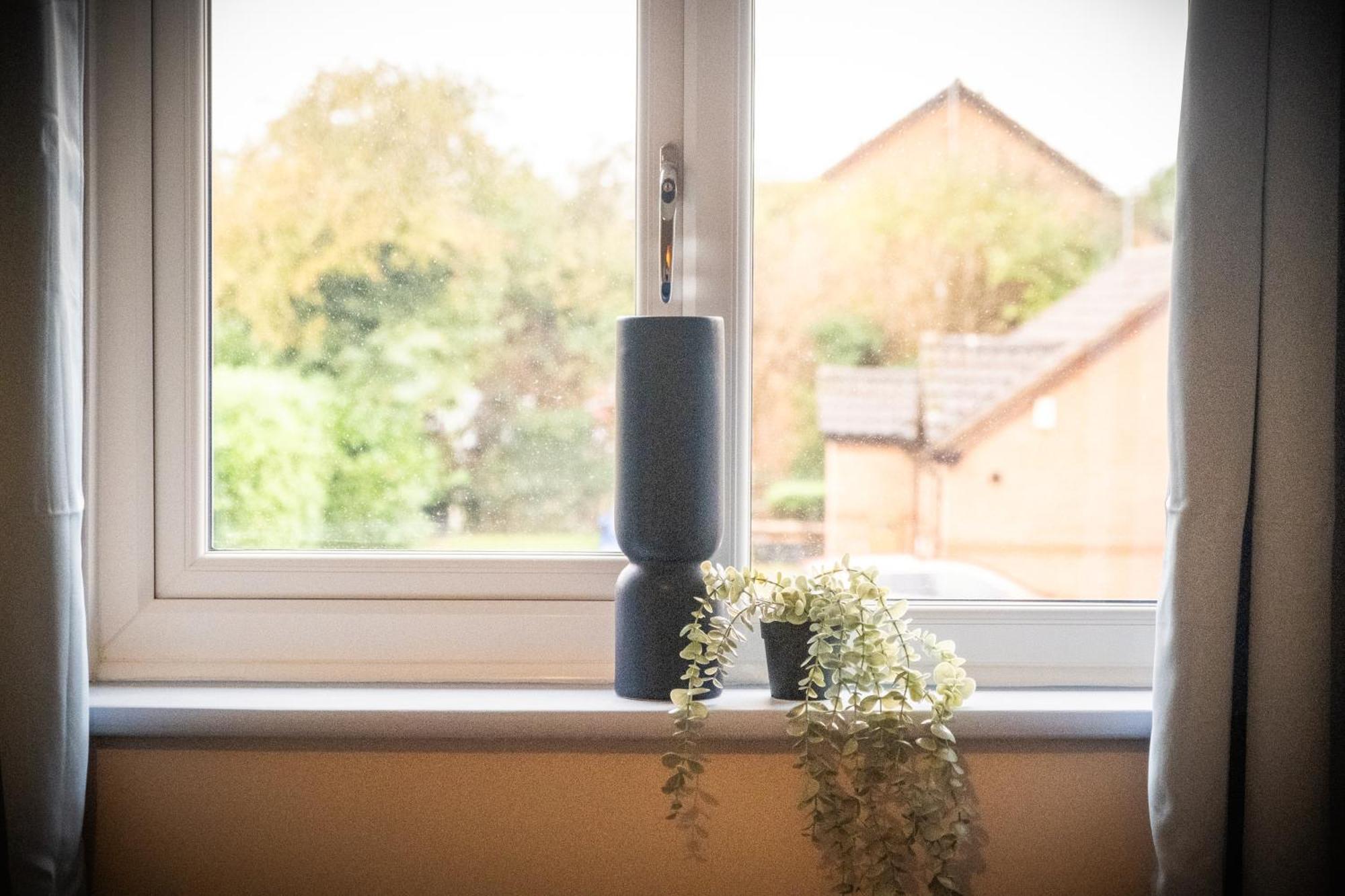 Mk 2-Bedroom Contractor'S Gem, 5 Beds, Sleeps 6, Free Parking Milton Keynes Eksteriør bilde