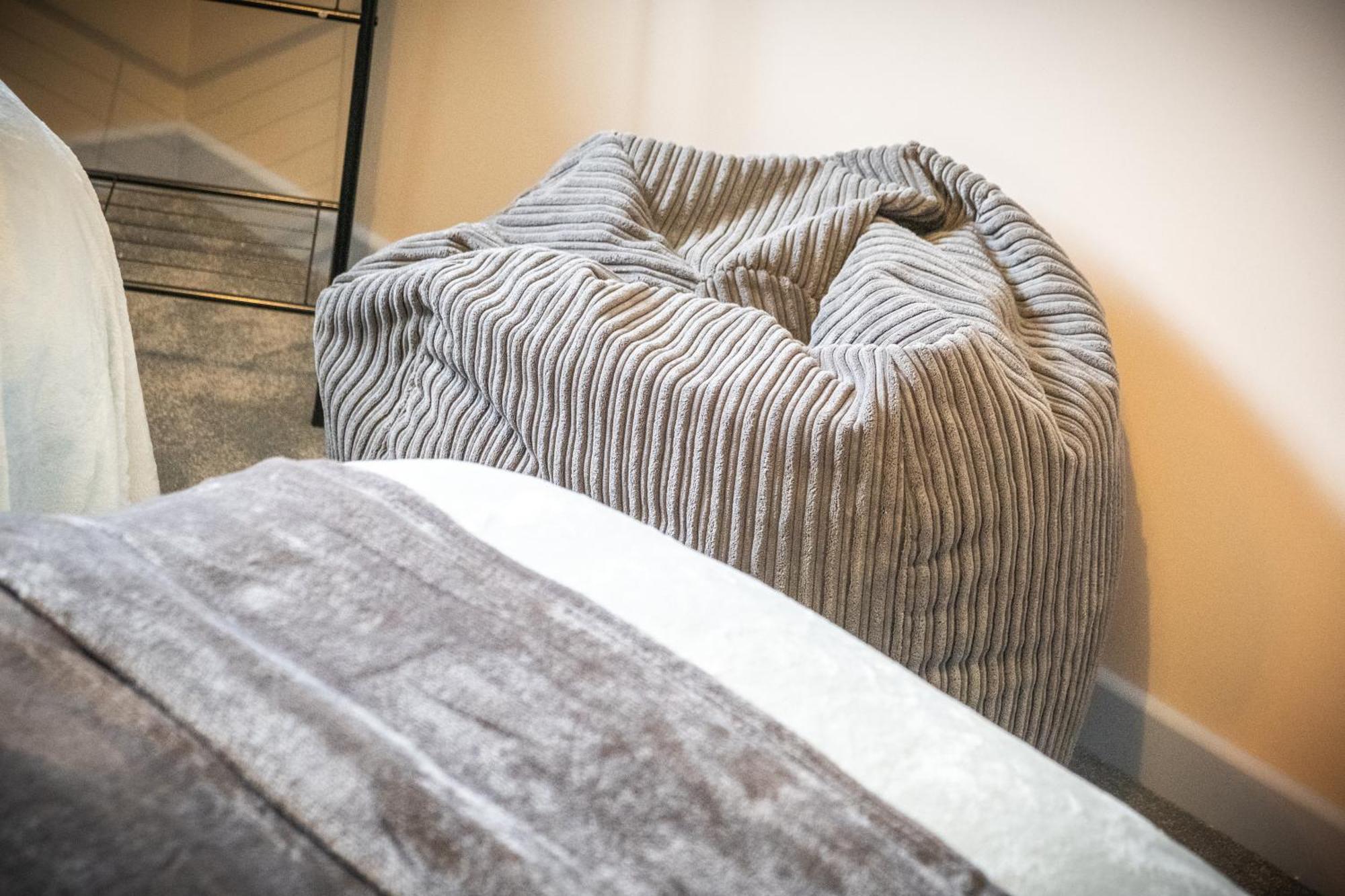 Mk 2-Bedroom Contractor'S Gem, 5 Beds, Sleeps 6, Free Parking Milton Keynes Eksteriør bilde