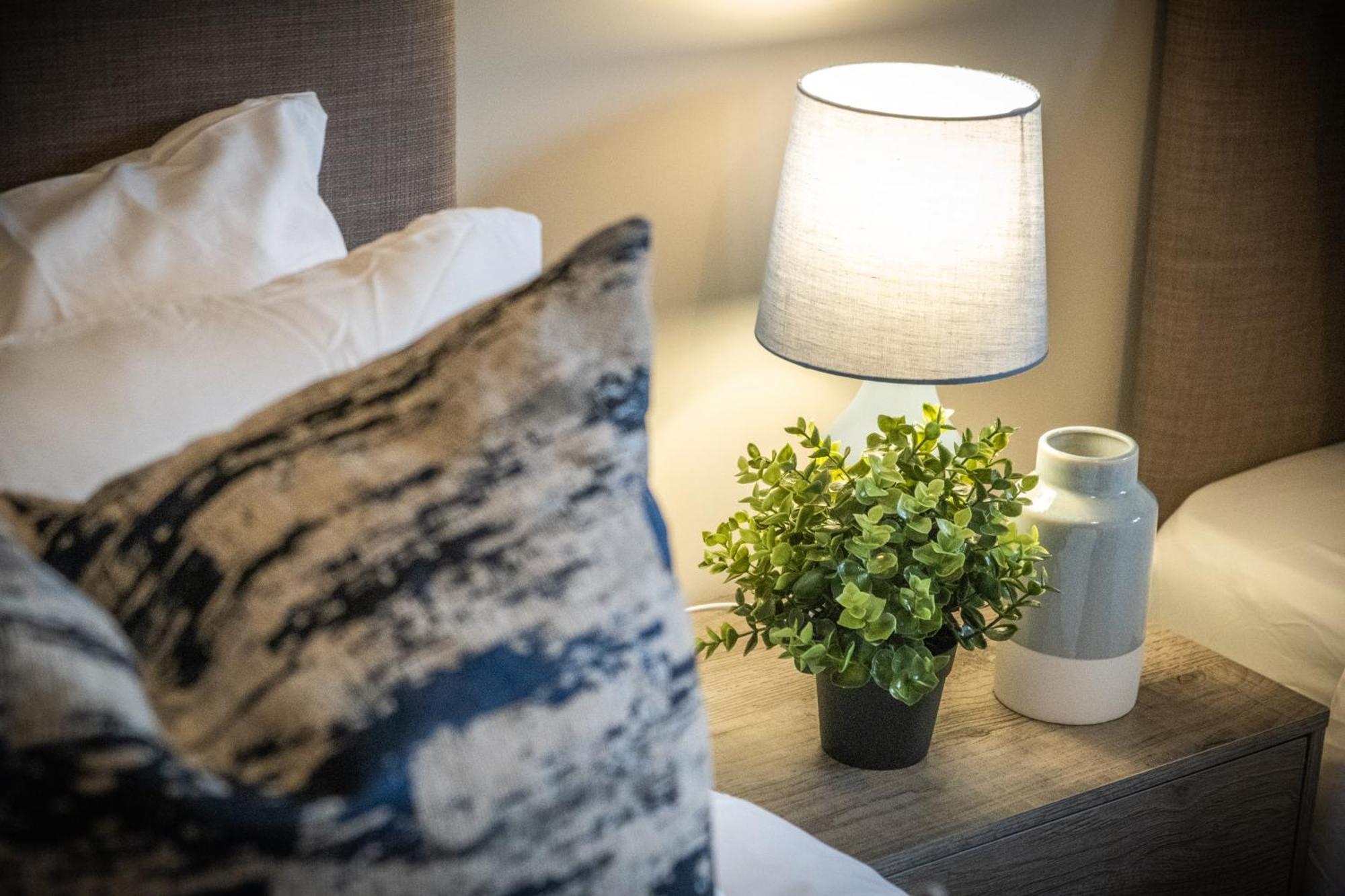 Mk 2-Bedroom Contractor'S Gem, 5 Beds, Sleeps 6, Free Parking Milton Keynes Eksteriør bilde